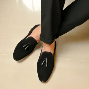 SLIPPERS BASILIO EN CUERO CARNAZA NEGRO PARA HOMBRE  / REF: LUZ 1707